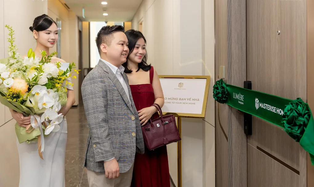 Cư dân nhận bàn giao căn hộ tại dự án Lumière Evergreen của Masterise Homes
